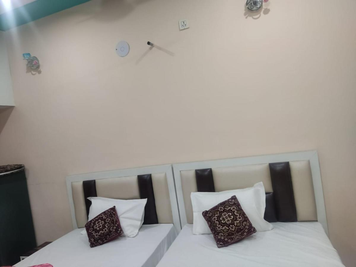 The Orchid Villa Homestay - Walkable Distance From Taj Mahal Agra  Bagian luar foto