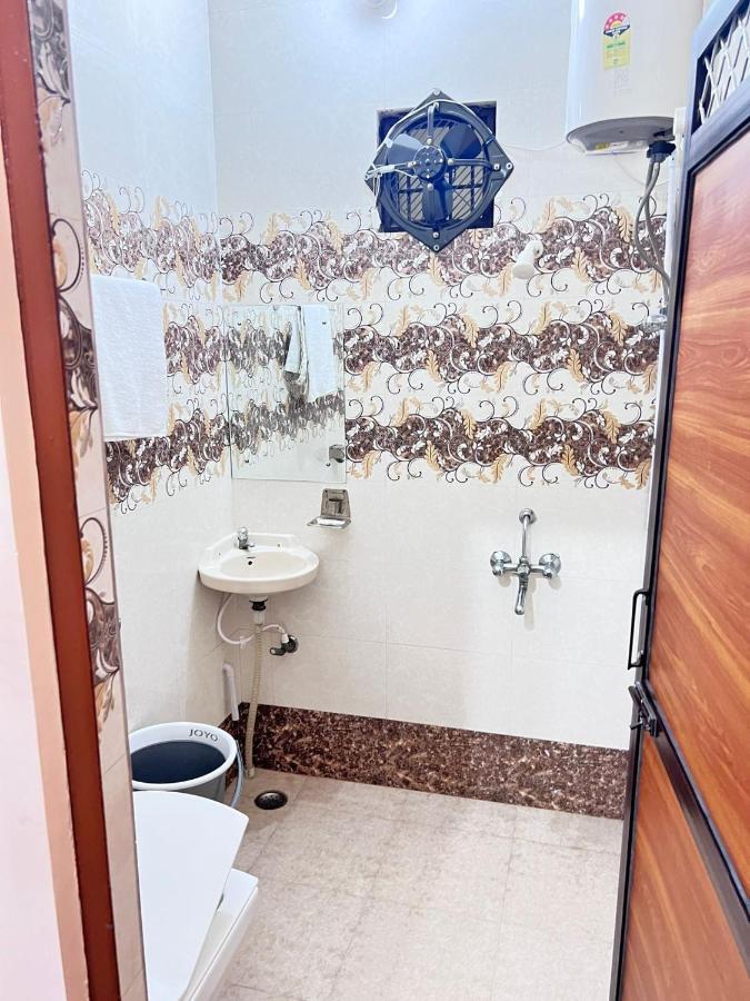 The Orchid Villa Homestay - Walkable Distance From Taj Mahal Agra  Bagian luar foto