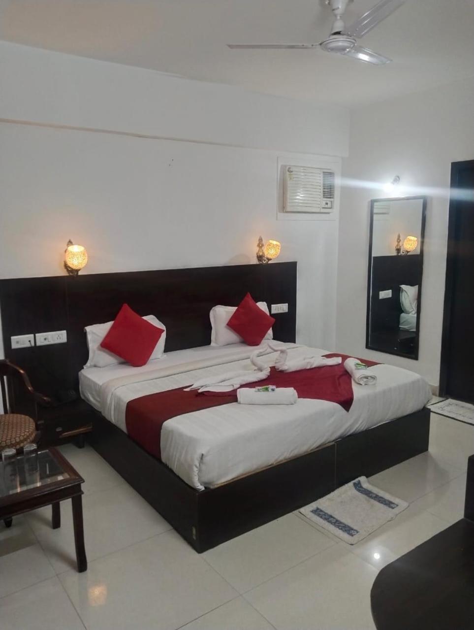 The Orchid Villa Homestay - Walkable Distance From Taj Mahal Agra  Bagian luar foto
