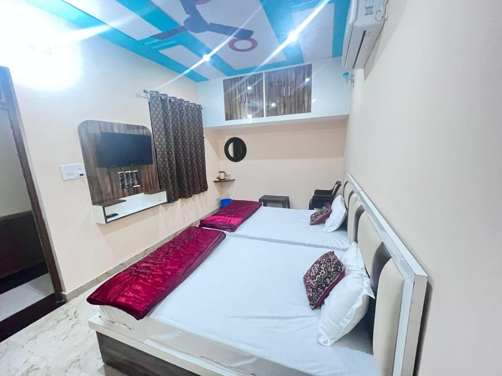 The Orchid Villa Homestay - Walkable Distance From Taj Mahal Agra  Bagian luar foto